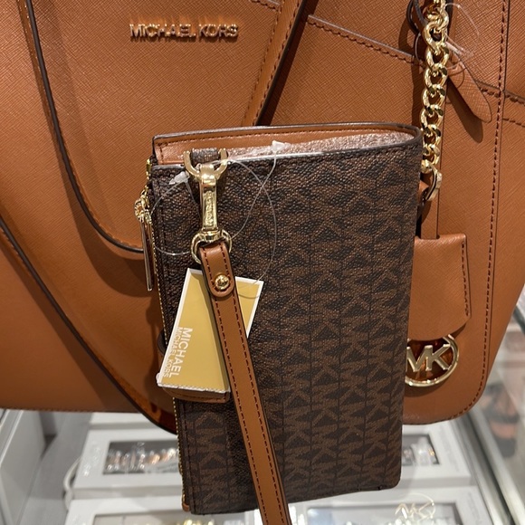 MICHAEL KORS LARGE DOUBLE ZIP WRISTLET PHONEHOLDER WALLET CLUTCH
Brown - Picture 4 of 16